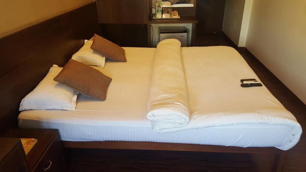 Hostel Mumbai By Maharana Inn Esterno foto
